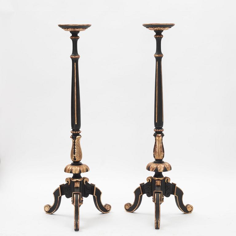A pair of gueridons, 20th Century.