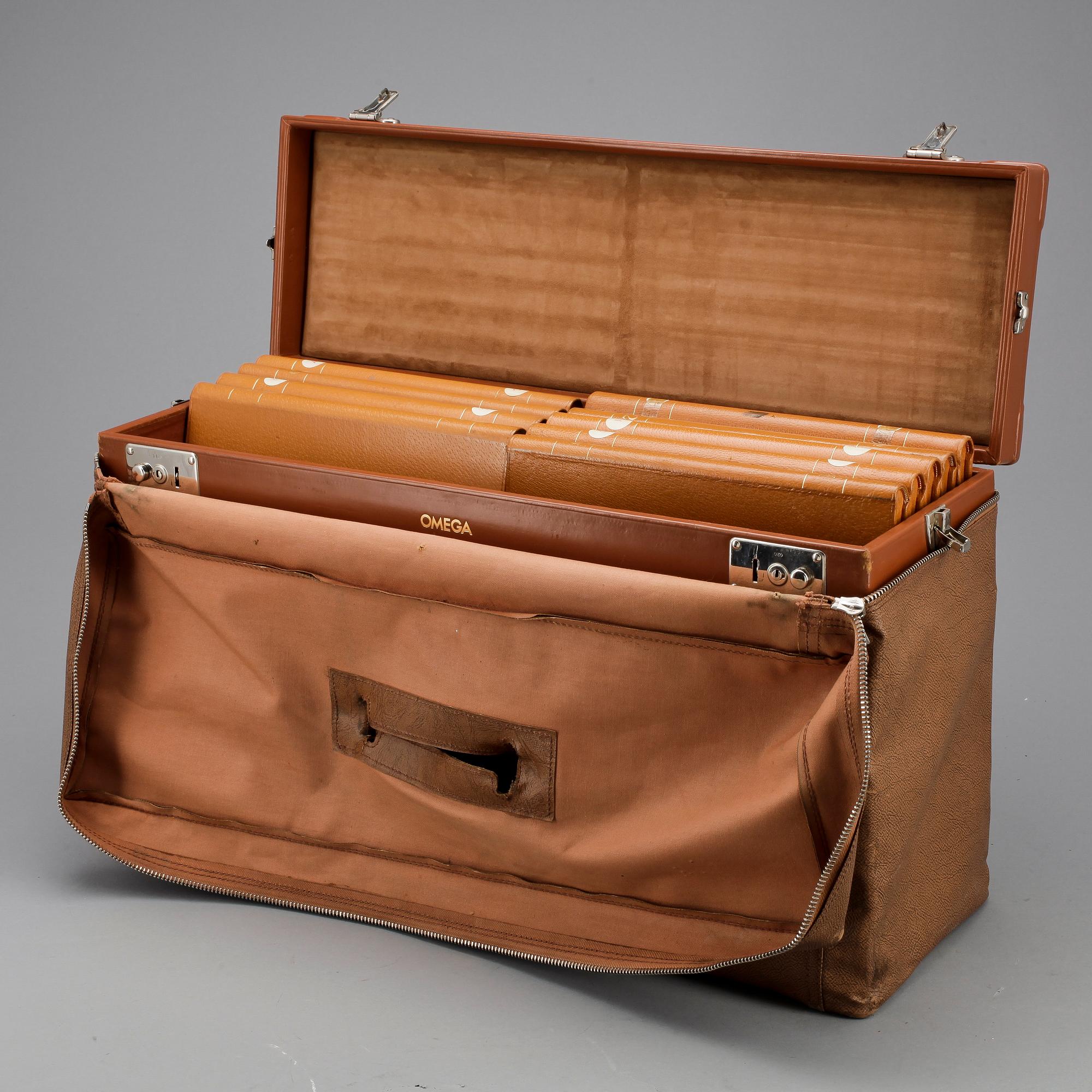 RESVÄSKA, för armbandsur, läder, Omega, 1900-talets mitt.