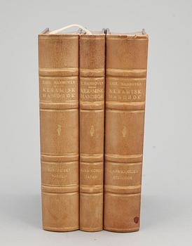 BOKVERK, 3 vol, "Keramisk handbok" av Emil Hannover, numr 511/750. Stockholm 1919-24.
