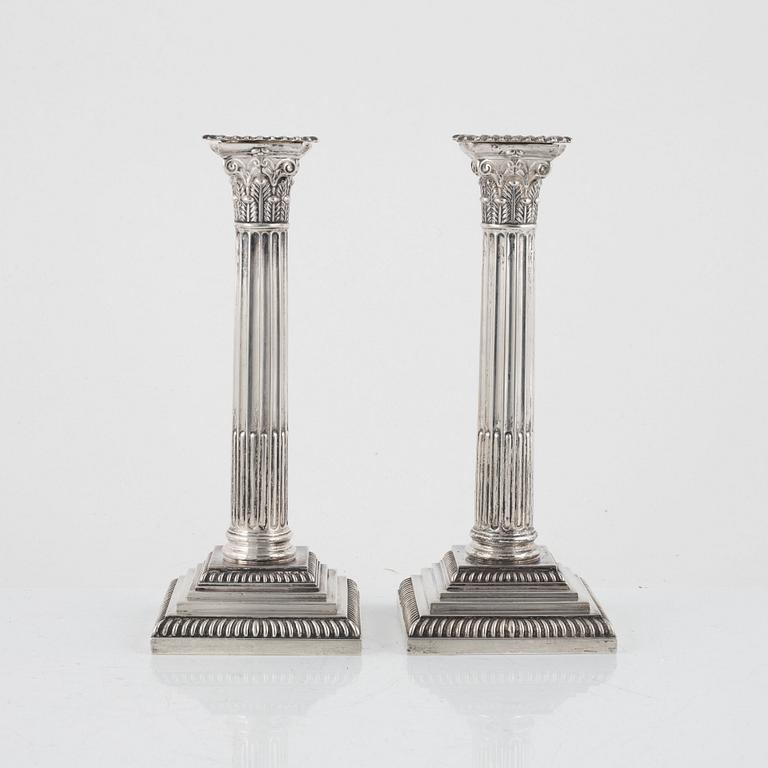 A pair of silver candlesticks, Goldsmiths & Silversmiths Co. Ltd,  London, 1935.