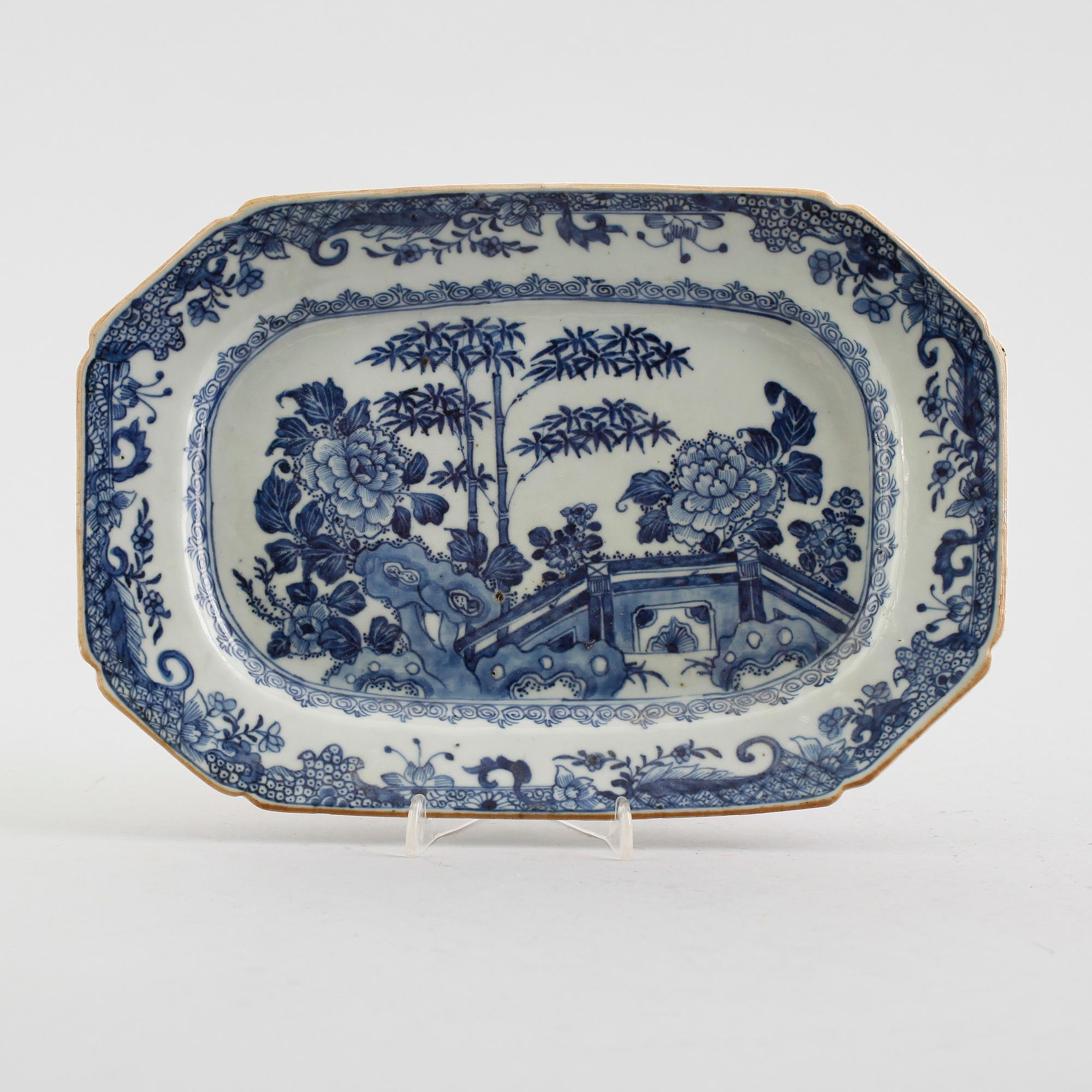 STEKFAT, porslin, Kina, Qianlong 1736-1795.