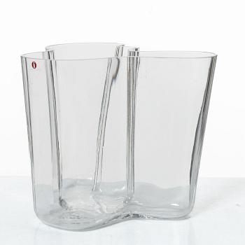 Alvar Aalto, a 'Savoy' glass vase, model 3030, Iittala, Finland.