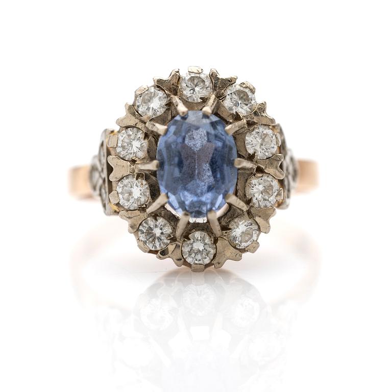 Ring, 18k gold with diamonds and sapphire.