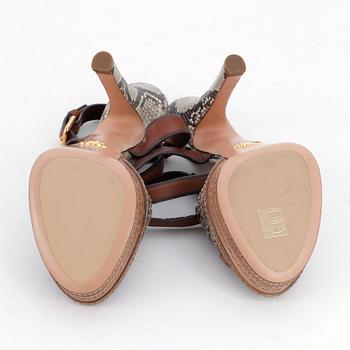 PRADA, ett par sandaletter. Storlek 39.