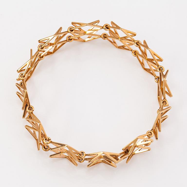 Elis Kauppi, A 14K gold bracelet. Kupittaan kulta, Turku.