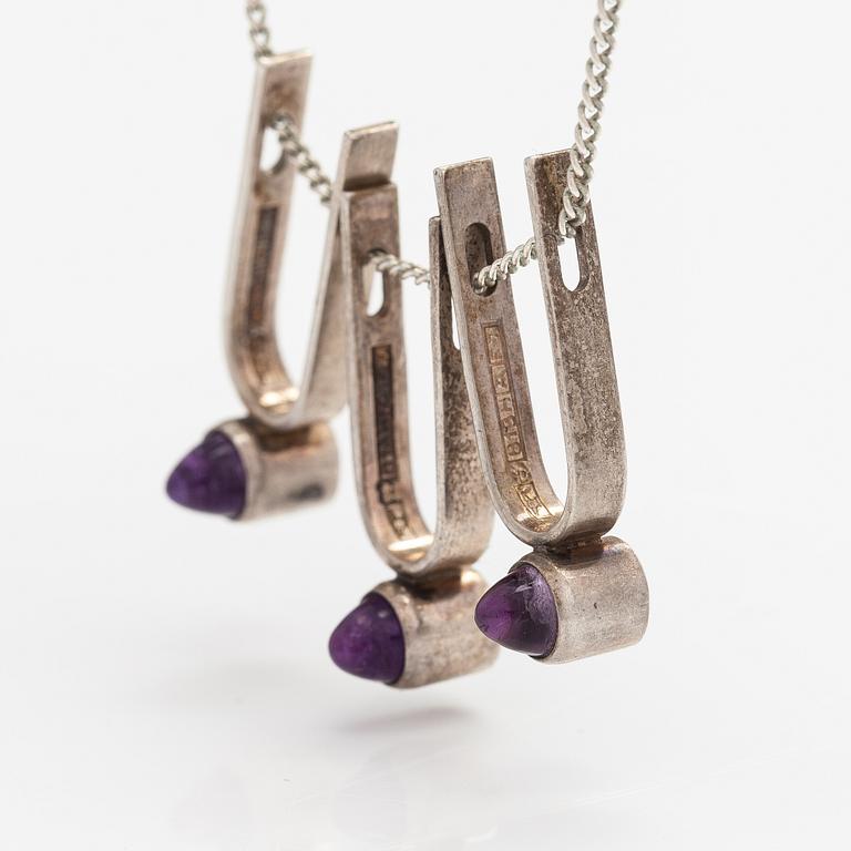 Elis Kauppi, A silver neckalce with amethysts. Kupittaan kulta, Turku 1959.