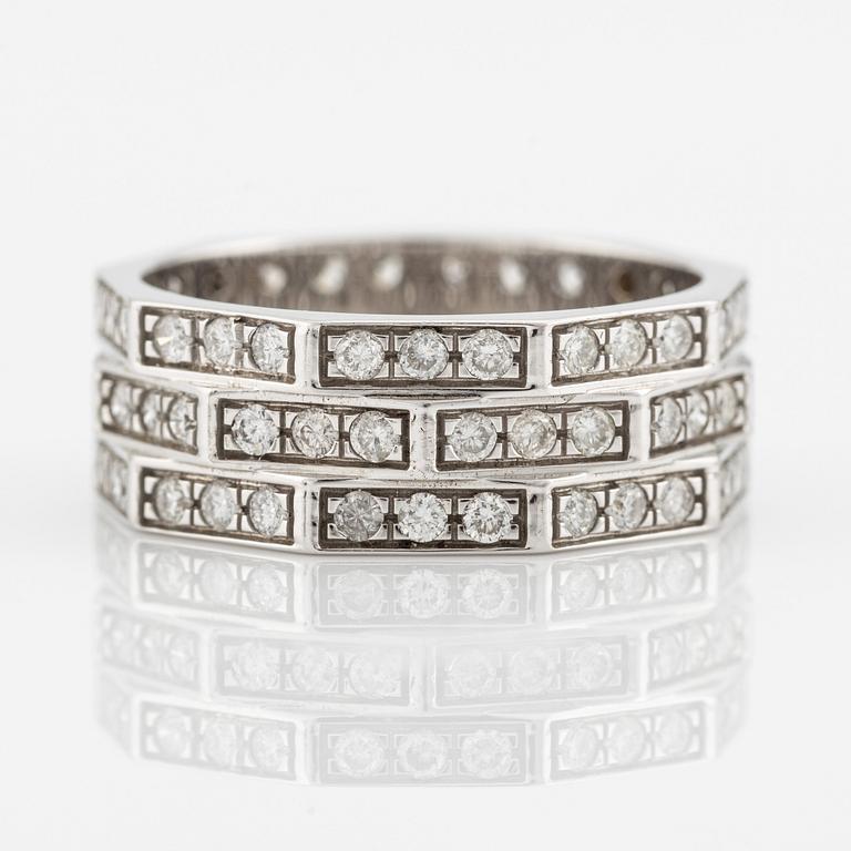 Ring vitguld, oktagonal form med briljantslipade diamanter.