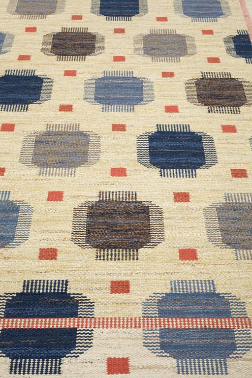 Märta Måås-Fjetterström, a carpet, "Blåplump", flat weave, ca 263-265 x 181,5-182,5 cm, signed AB MMF.