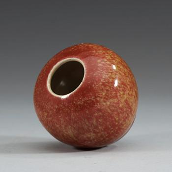 A peach bloom brush pot, late Qing dynasty (1644-1912), with Kangxi six character mark.