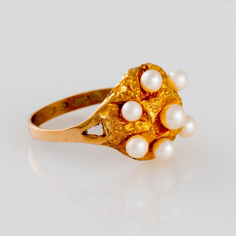 SORMUS, viljellyt helmet, 14K kultaa. Tammen Koru, Turku 1969.