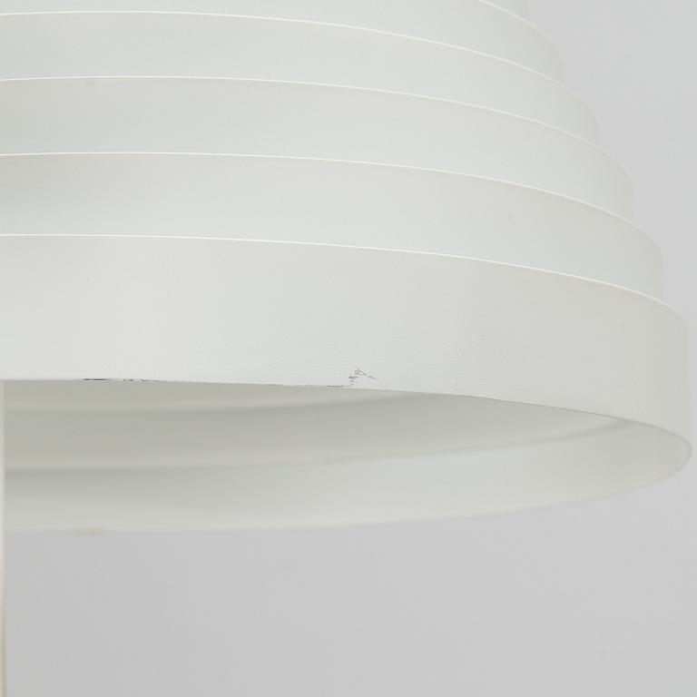 Alvar Aalto, lattiavalaisin, malli A810, Artek, 1900-luvun loppu.