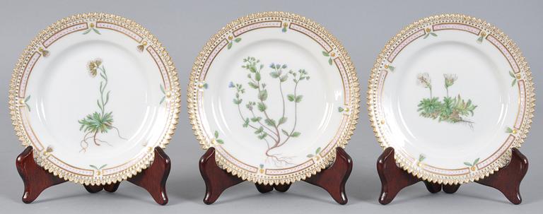 ASSIETTER, 6 st, porslin, "Flora Danica" Royal Copenhagen, Danmark.