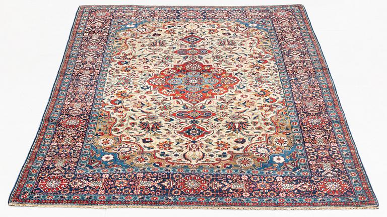 A rug, semi-antique, Teheran, part silk, 204 x 132 cm.