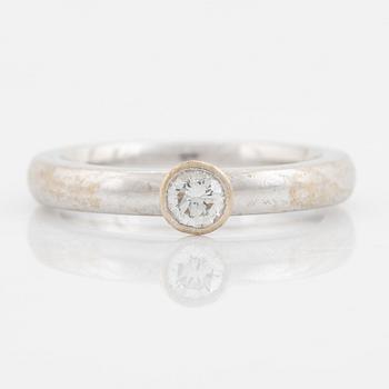 Ring, med briljantslipad diamant.