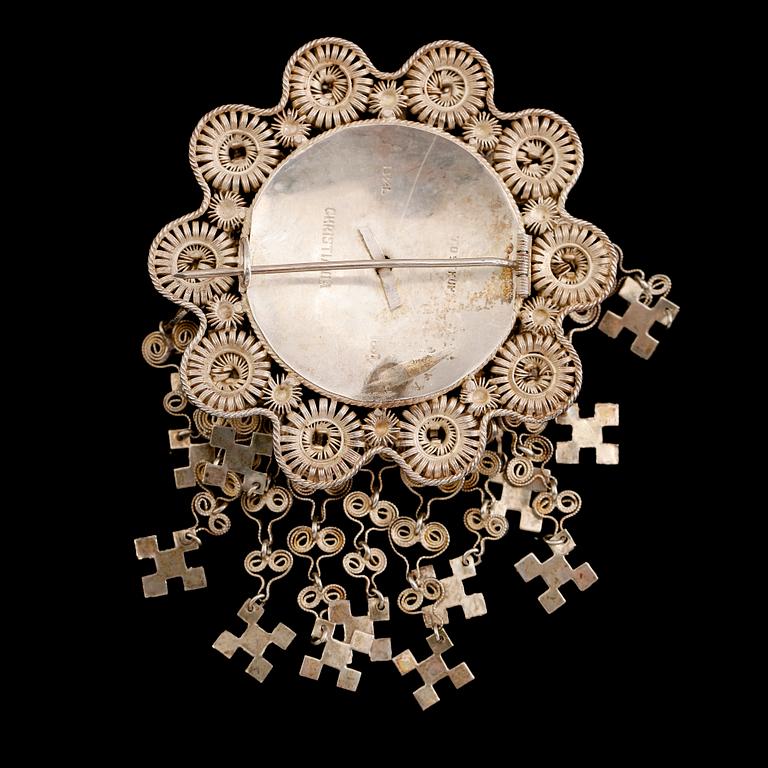 SÖLJEBROSCH, silver, Jacob Tostrup, Christiania 1867. Vikt ca 38 gram.