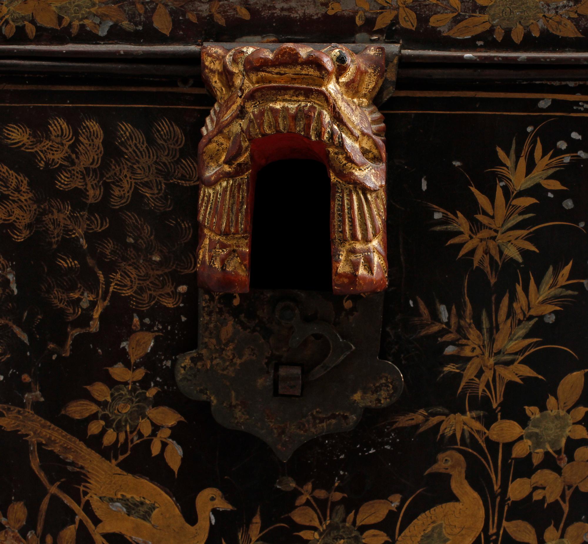 TEKANNA samt FODRAL, porslin respektive metall, Kina, 1800-talets slut.