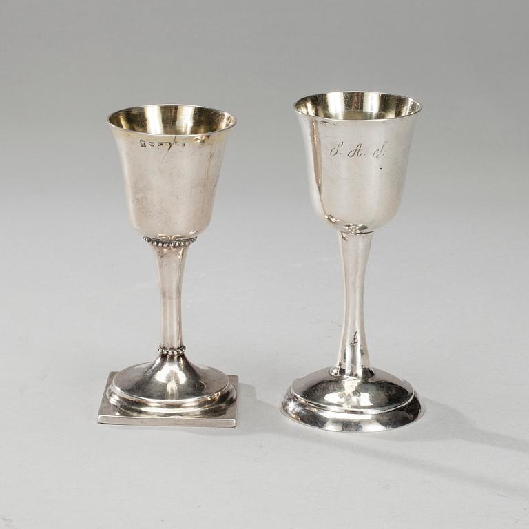 RYYPPYPIKARI, 2 kpl, C.E. Lilja Karlskrona 1817 ja M.R Stockholm 1810. Kokonaispaino n. 114 g.