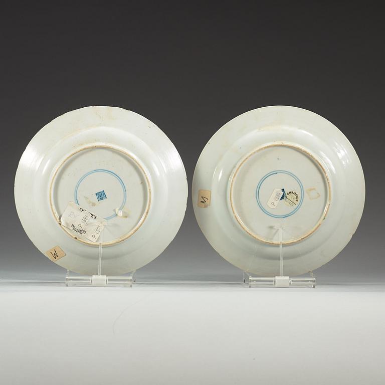 TALLRIKAR, två stycken, porslin. Qing dynastin, Kangxi (1662-1722).