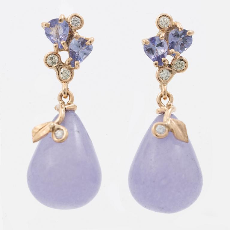 Earrings, Mandelstam, 18K gold with lavender-coloured jade, tanzanites and brilliant-cut diamonds.