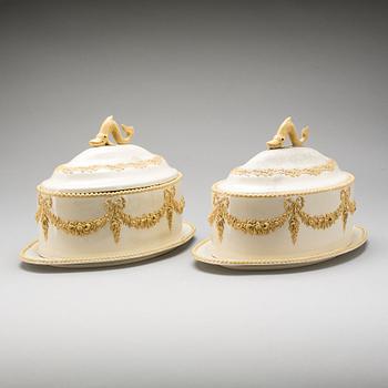 PASTEJFORMER, ett par, fajans. Empire. Märkt Jan der Delft. 1800-talets första del.