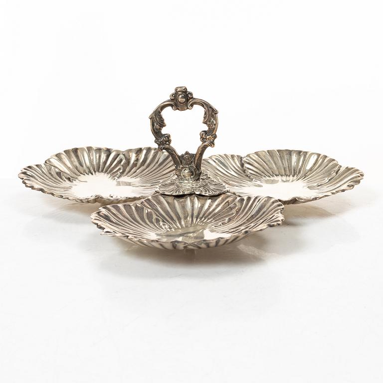 Tredelat serveringsfat, silver, 1900-tal.