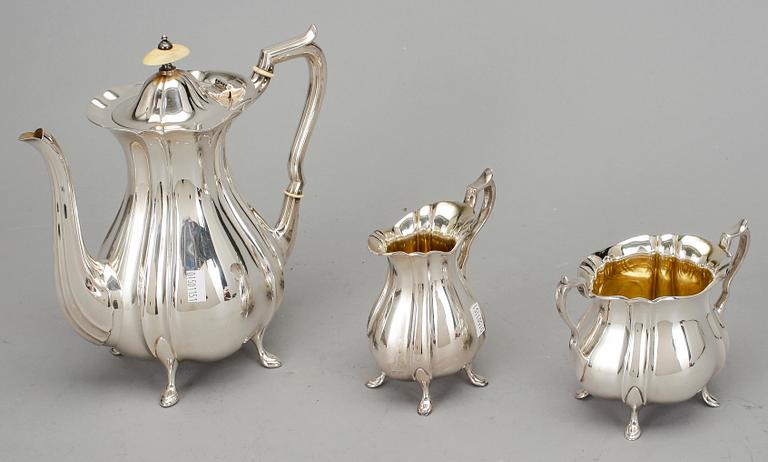 KAFFESERVIS, 3 delar. Silver. Guldsmedsaktiebolaget GAB, Stockholm 1925. Total vikt ca 1065 gram.