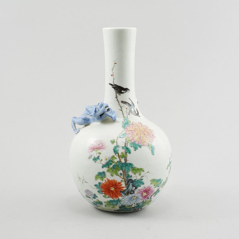 VAS, porslin, Kina, 1900-tal/modern tillverkning.