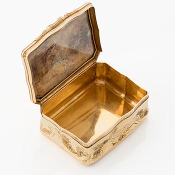 An antique German gold repoussé snuffbox with interior gouache miniature, retailed by Jahn & Bolin, St Petersburg c.1840.