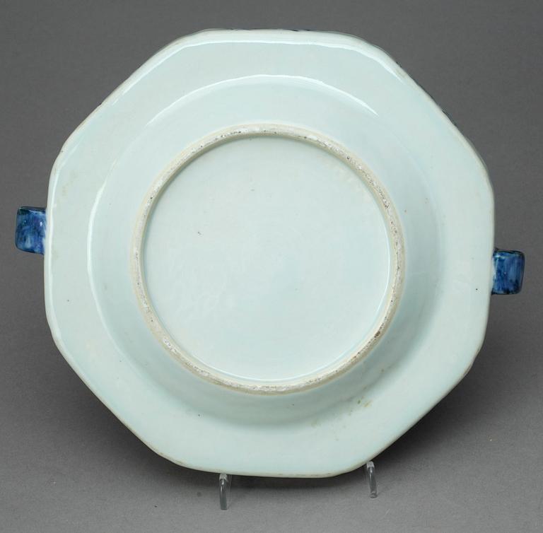 VÄRMETALLRIK, porslin, Kina tidigt 1800-tal/1800-talets första hälft.