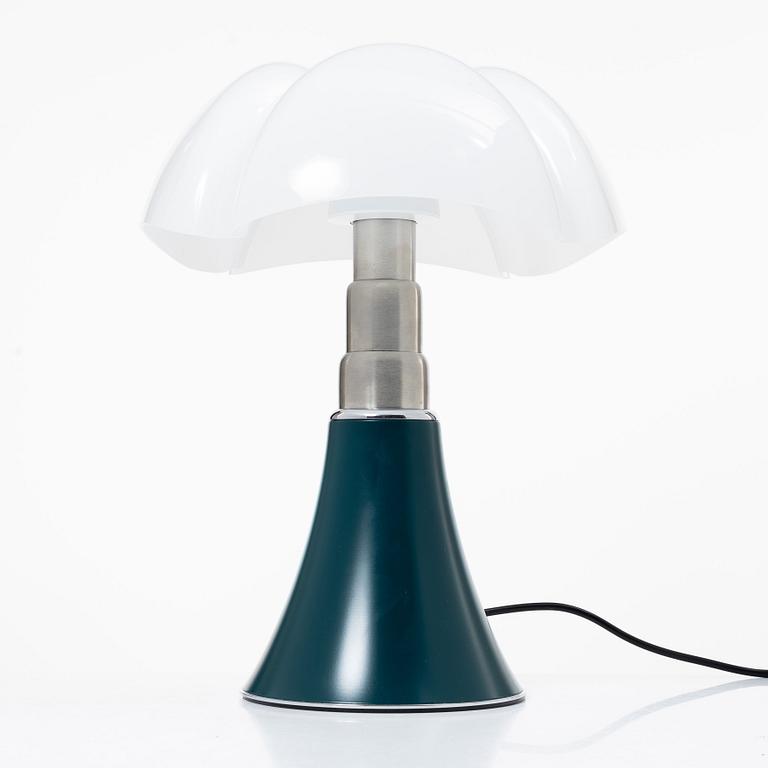 Gae Aulenti, bordslampa, "Minipipistrello", Martinelli Luce, Italien, samtida tillverkning.