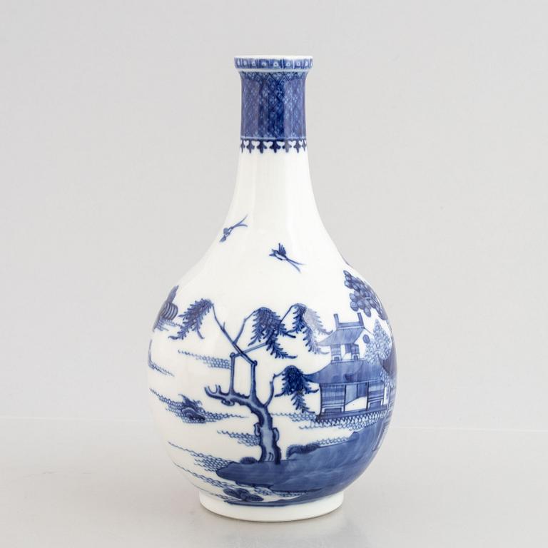 Vas, porslin. Qingdynastin, Jiaqing (1796-1820).