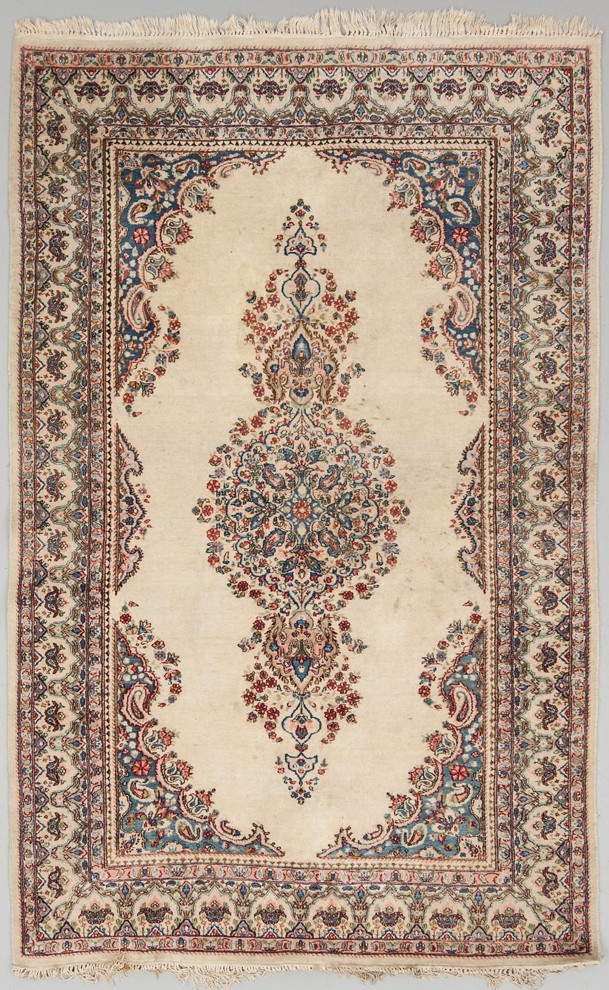 MATTA, old/semiantik, Kirman. Ca 240 x154 cm.