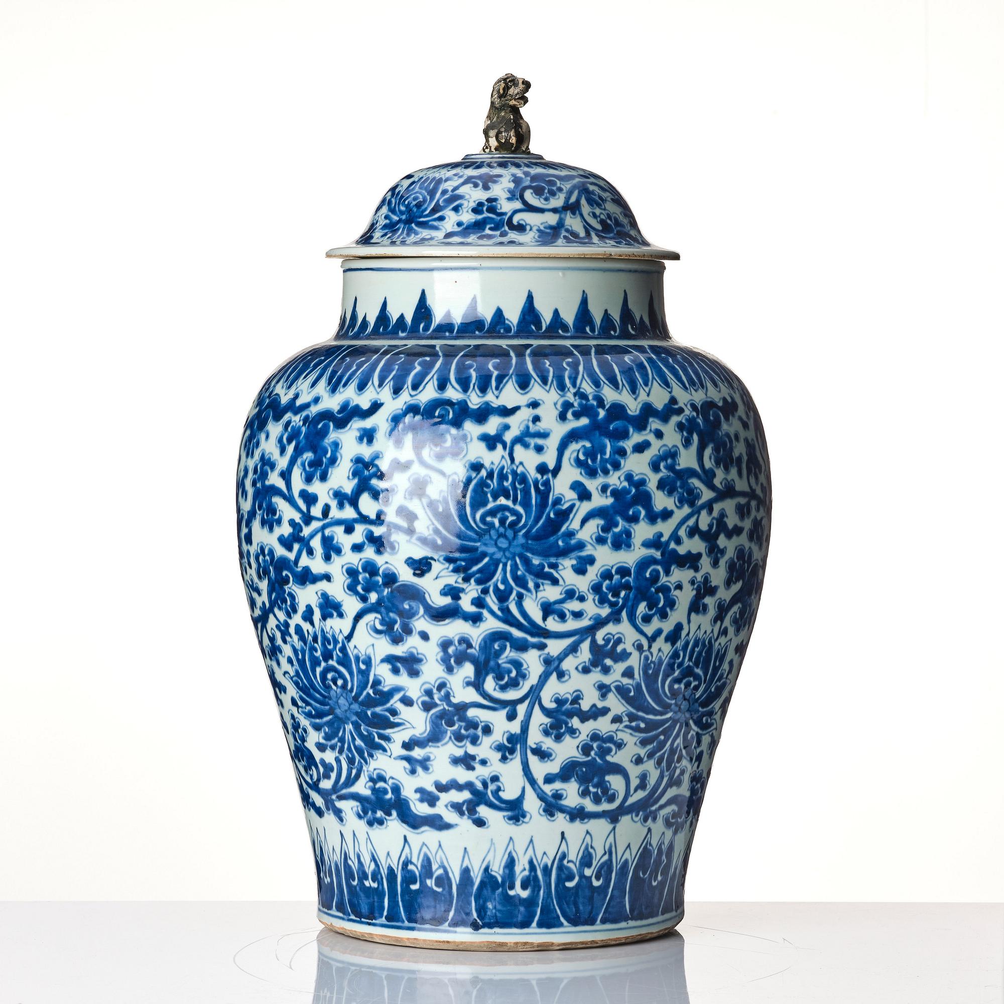Praktvas, porslin. Qingdynastin, Kangxi (1662-1722).