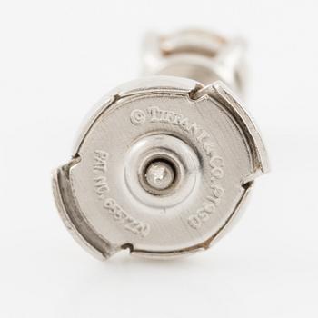 Tiffany & Co ett par örhängen platina med runda briljantslipade diamanter.