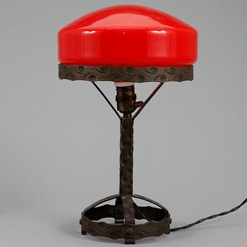 BORDSLAMPA, smide, sk Strindbergslampa, 1900-talets första hälft.