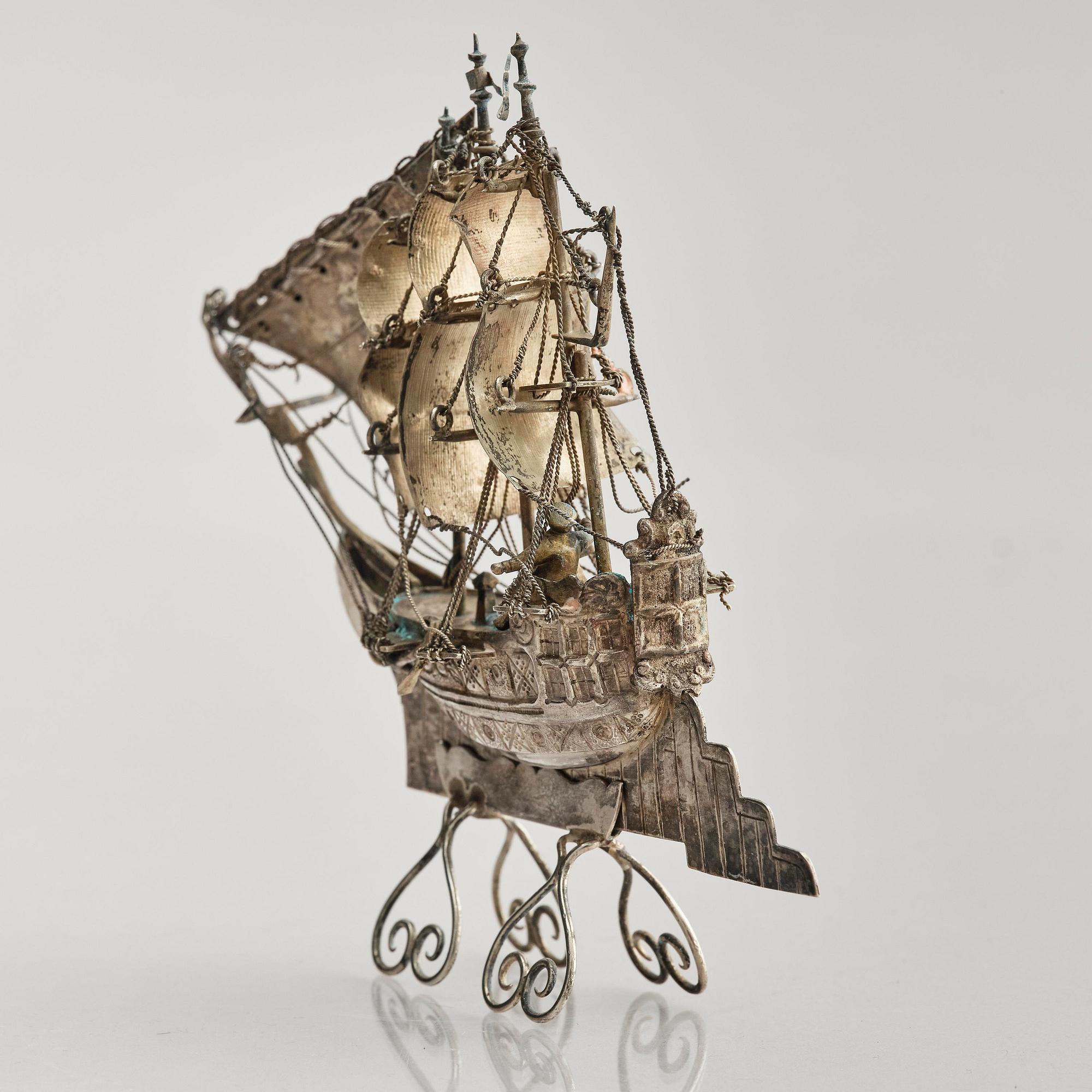 Two Chinese silver models of djunks, Shanghai, around 1900.