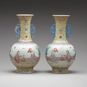 Two chinese vases, 20th Century.