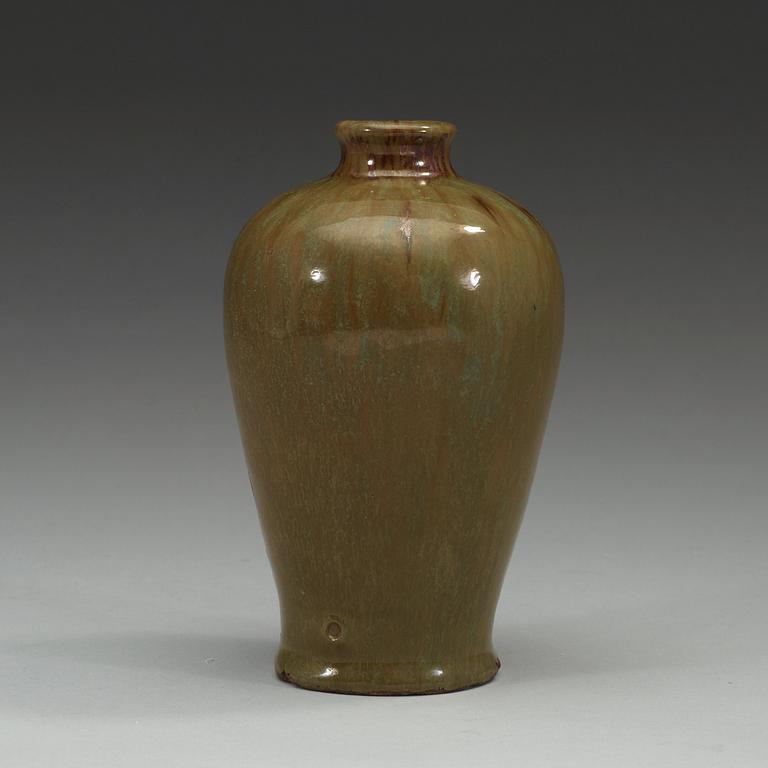A green jun glazed vase, 18th Century or older.