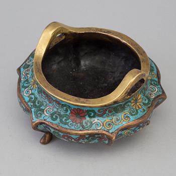 A Chinese cloisonné incense burner, early 20th century.