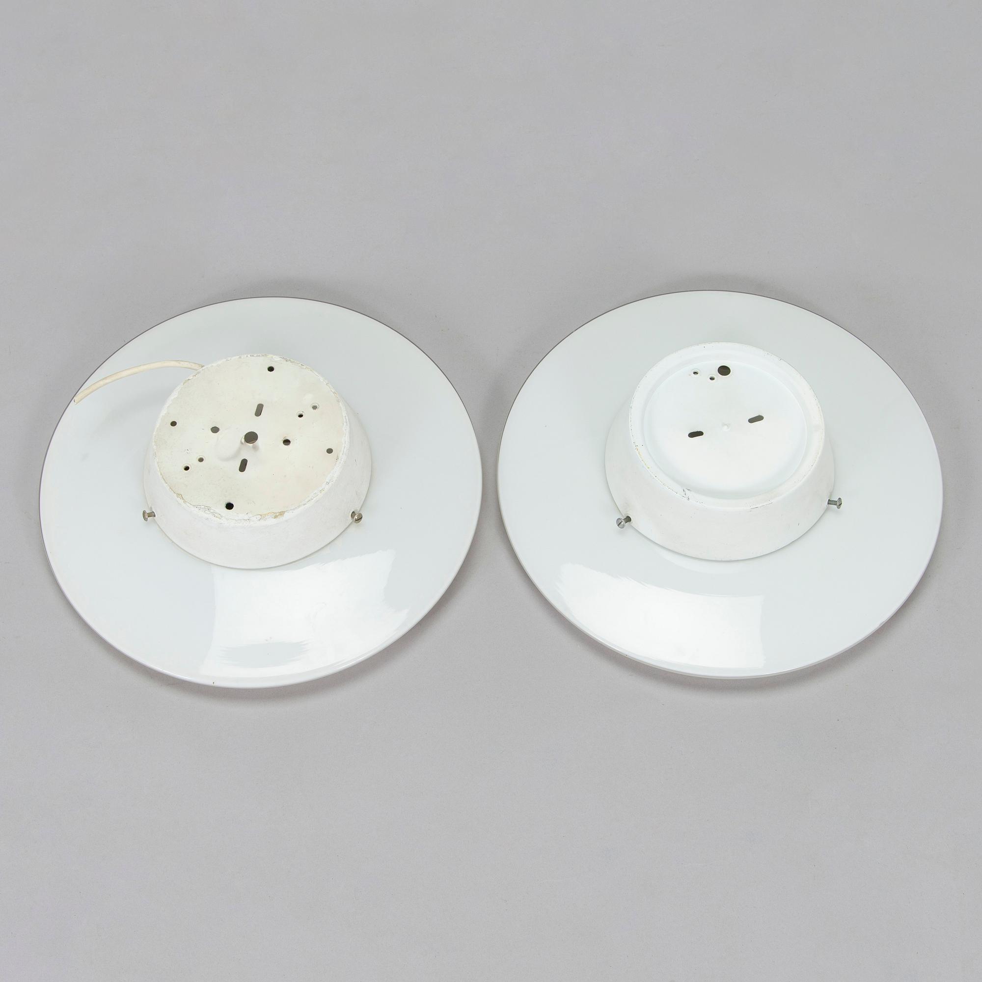 Arne Jacobsen, taklampor/ vägglampor, ett par, "AJ-Eklipta", Louis Poulsen, Danmark.