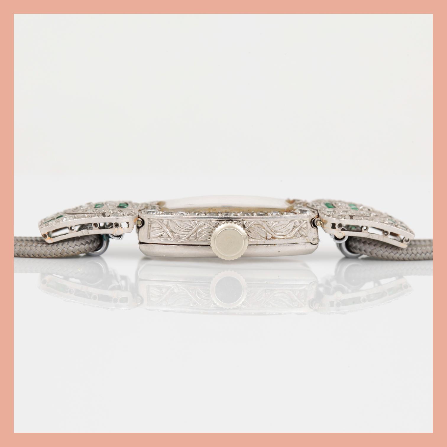 ARMBANDSUR, Art Deco, silver med åttkantslipade diamanter, tot ca 0,74 ct och smaragder. Total vikt ca 15 g.