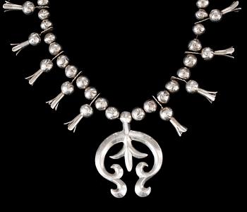 HALSSMYCKE, sterling silver. Vikt ca 190 gram.