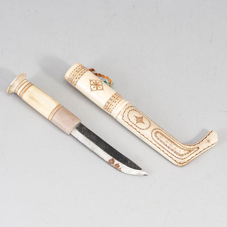 SVEN-ERIK LAMPINEN, a Sami reindeer horn knife, Kiruna, signed.