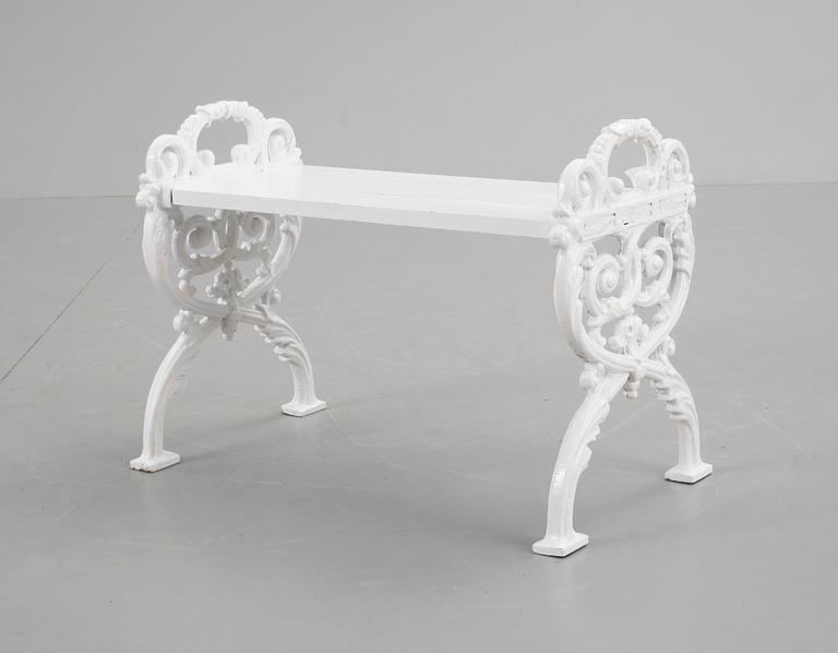 TRÄDGÅRDSBÄNK, gjuten aluminium, av Byarumstyp, sent 1900-tal.