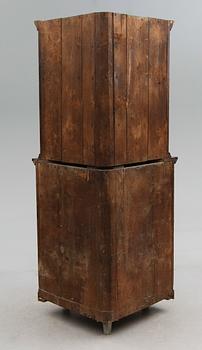 HÖRNSKÅP, omkring år 1800.