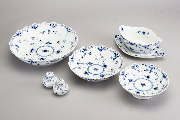 SERVIS ca 71 dlr, "Musselmalet helblonde", Royal Copenhagen Danmark 1900-talets andra hälft porslin.