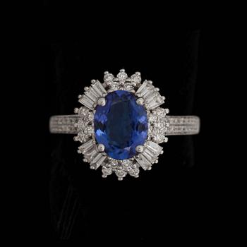 RING, fasettslipad tanzanit, 2.29 ct, med briljant- och baguetteslipade diamanter. tot. 0.95 ct.