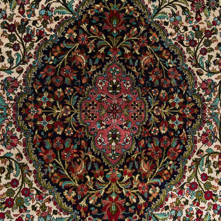 Matta, silke Ghom, centrala Persien, ca 205 x 145 cm.