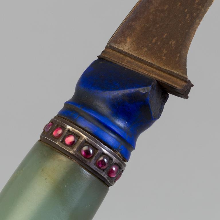 KNIFE, probably with lapis lazuli and probably bowenite, probably India 1900's.