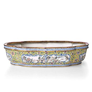 An enamel on copper flower pot, Qing dynasty, Qianlong (1736-95).